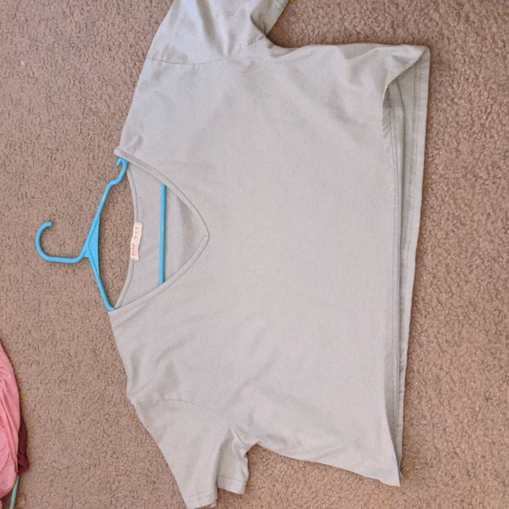 Loose fit mint green t-shirt. Size m